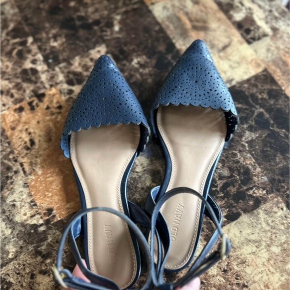 Old Navy eyelet sandals - Picture 2 of 3